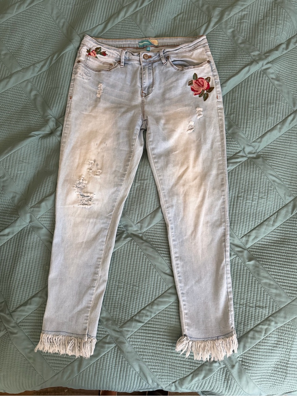 Cali 1850 Light Blue Wash Embroidered Frayed Hem Women’s Jeans